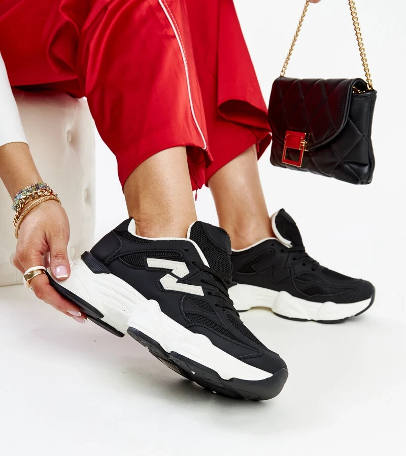 Gergely masszív talpú fekete tornacipői