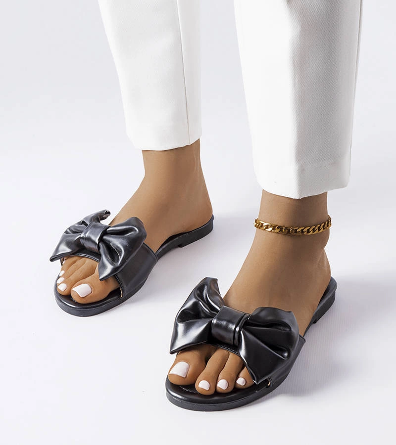 Fekete elegáns papucs masnival Garnier