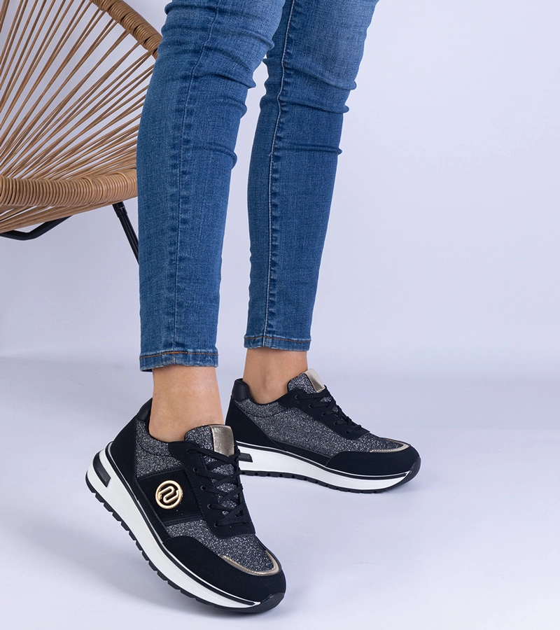 Fekete csillogó edzőcipők arany díszítéssel Nadina