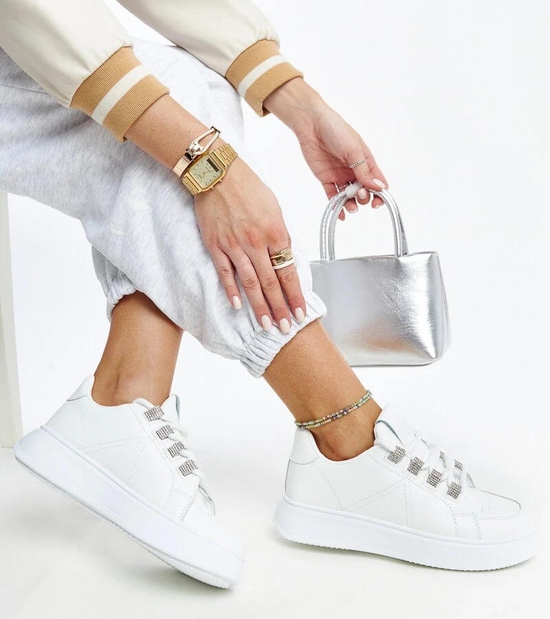 Walida vastag talpú fehér tornacipői