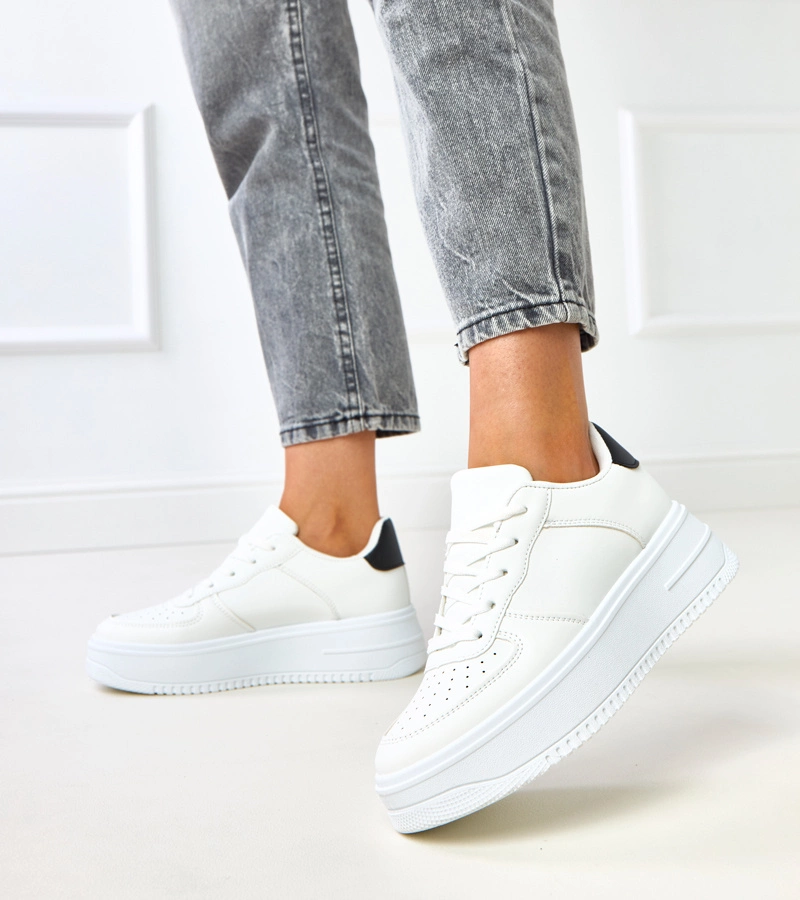 Fekete betétes platformos fehér tornacipő Britney