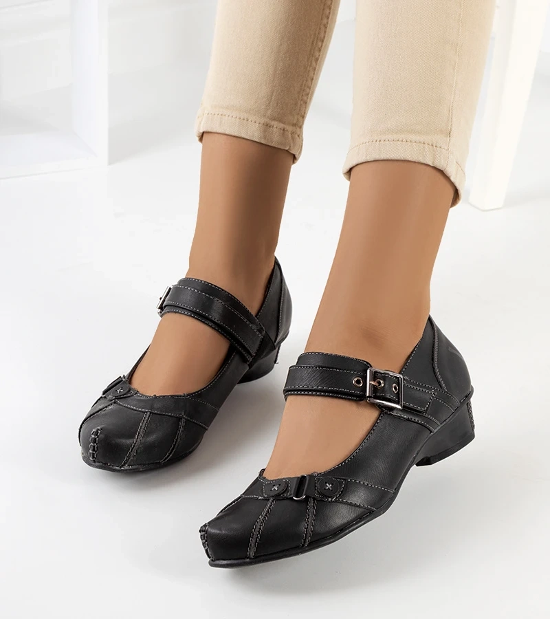 Fekete pántos Gomez cipők