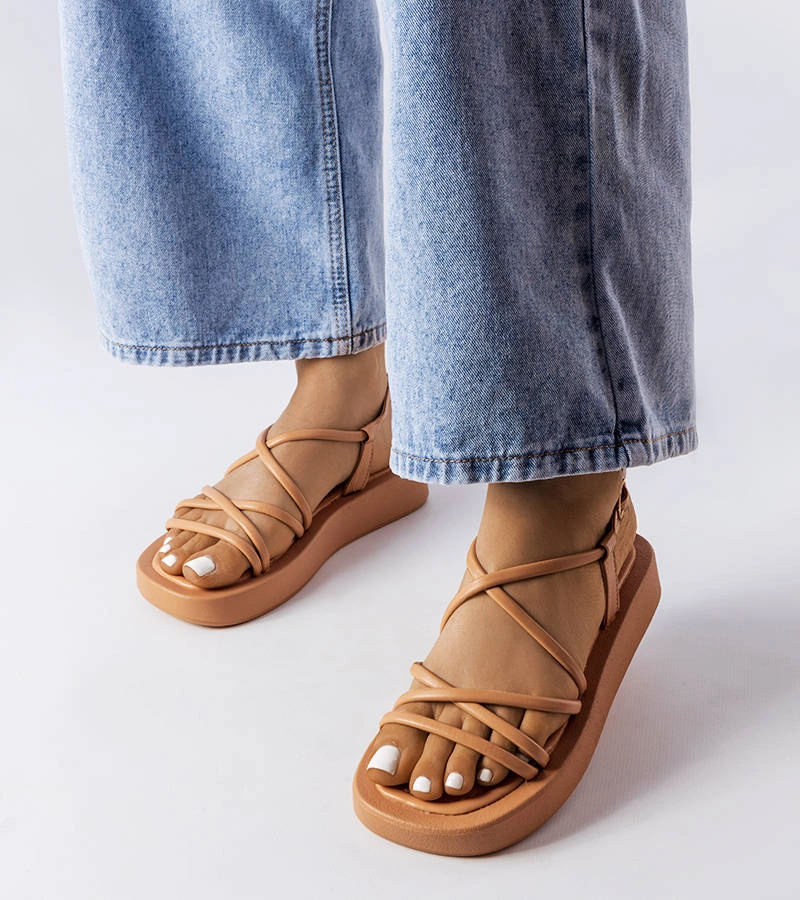 Barna platformos szandál Brunelle