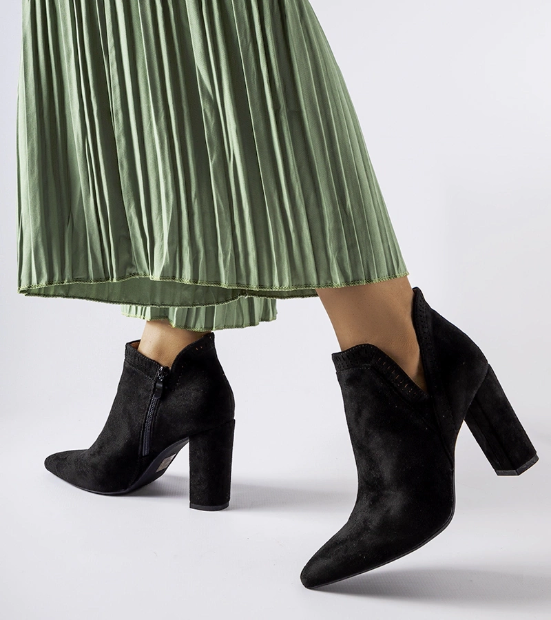 Fekete szarvasbőr bokacsizma Cammoro