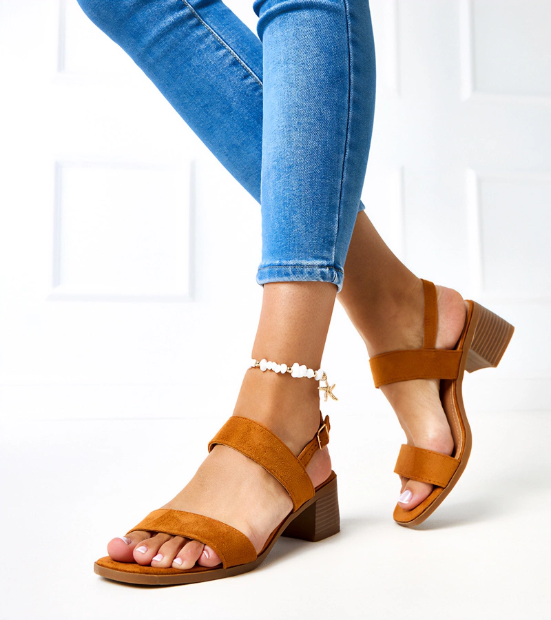 Yakota barna szandálok vastag sarokkal