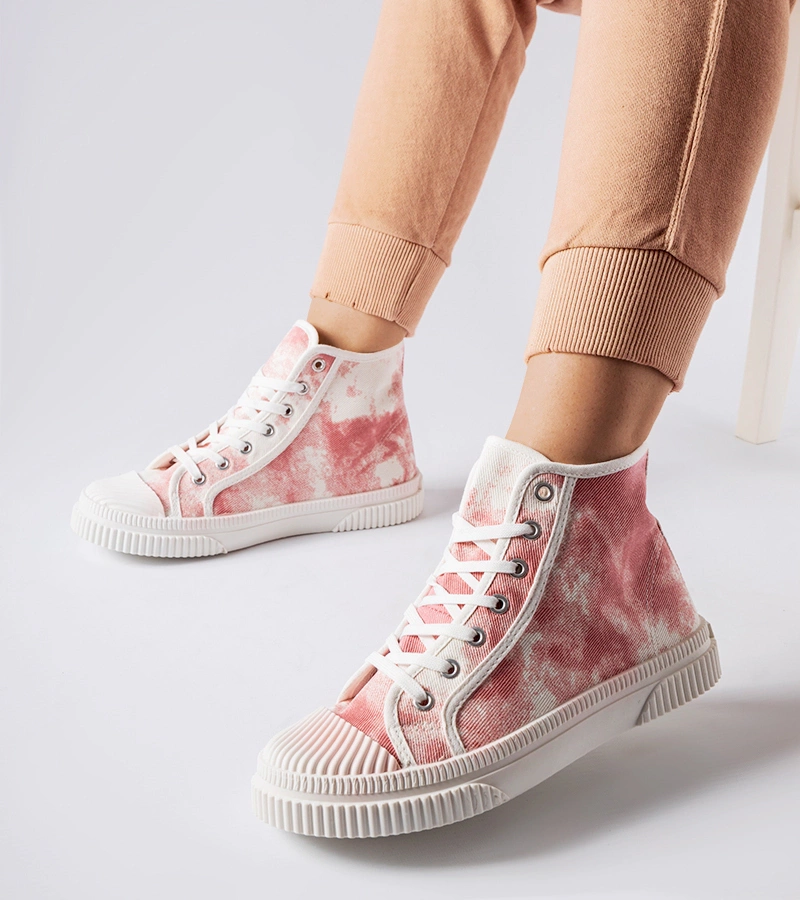 Rózsaszín tornacipők kopásokkal Turistico