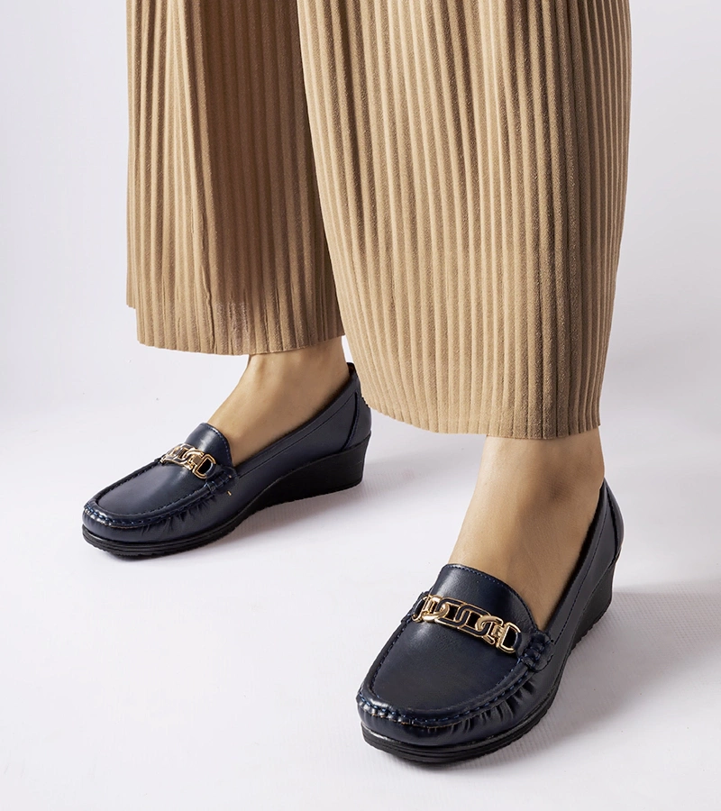 Lerino magas sarkú, csatos kék színű mokaszinok