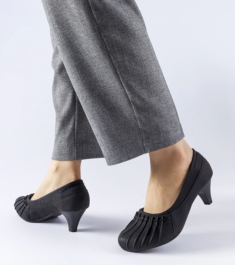 Santro ráncolt fekete cipő