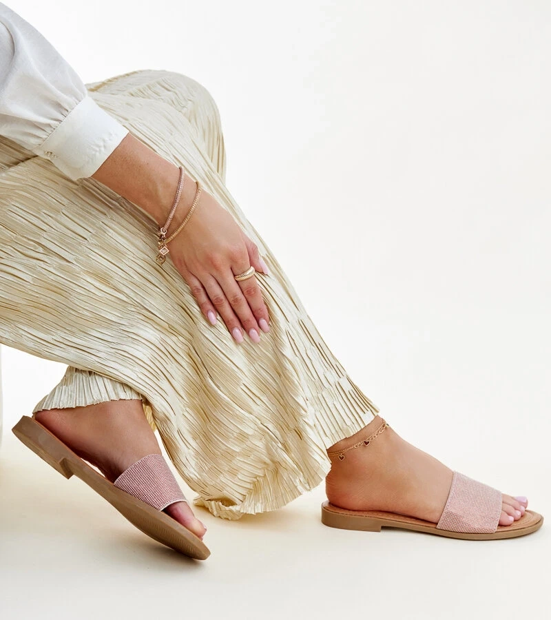 Anilsa csillogó barna papucsai