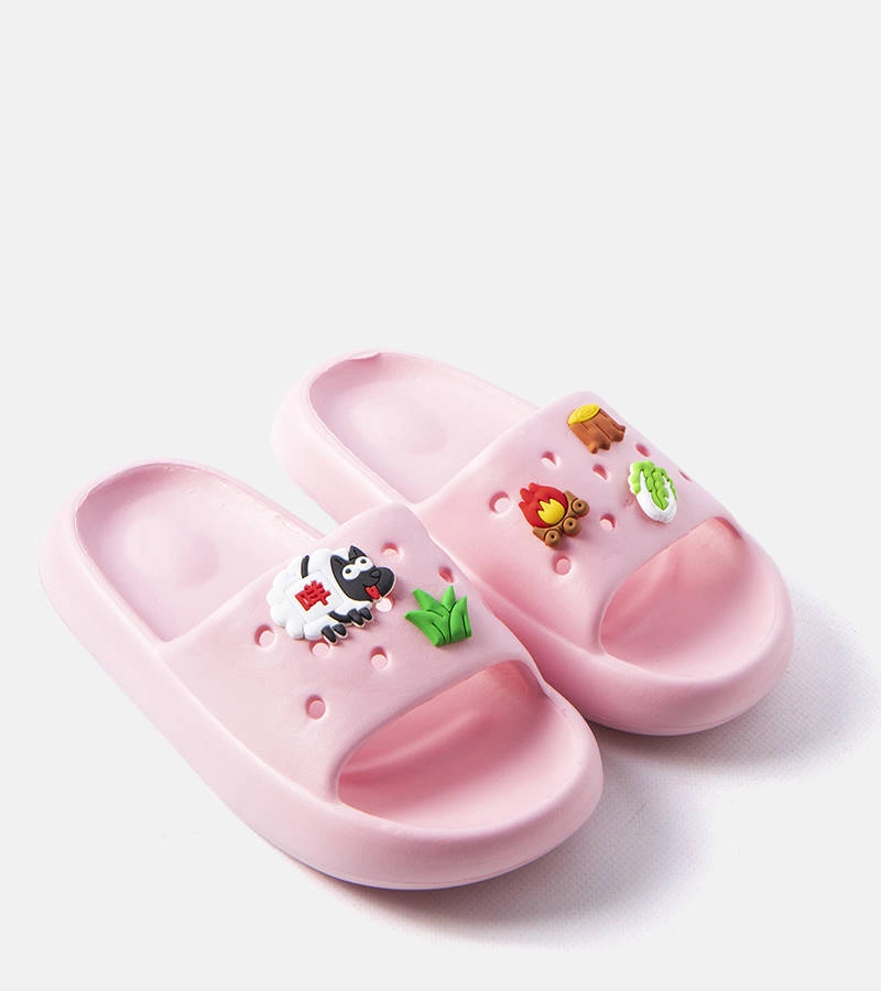 Rózsaszín papucsok díszített gombokkal Hilaire