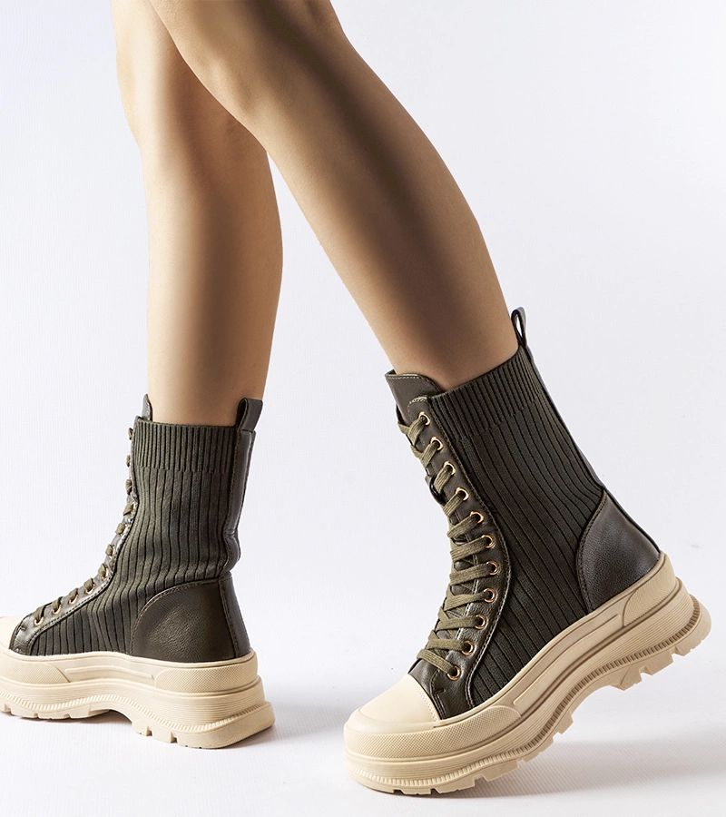 Sötétzöld bokacsizma világos vastag talppal Vitto