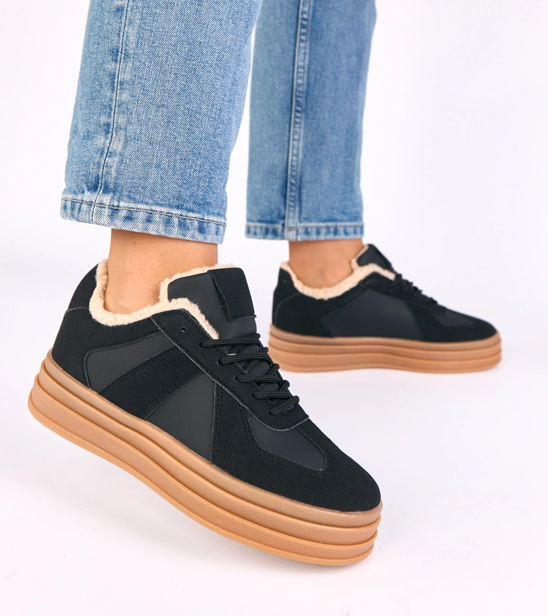 Fekete szőrmével bélelt sportcipő Kelsi