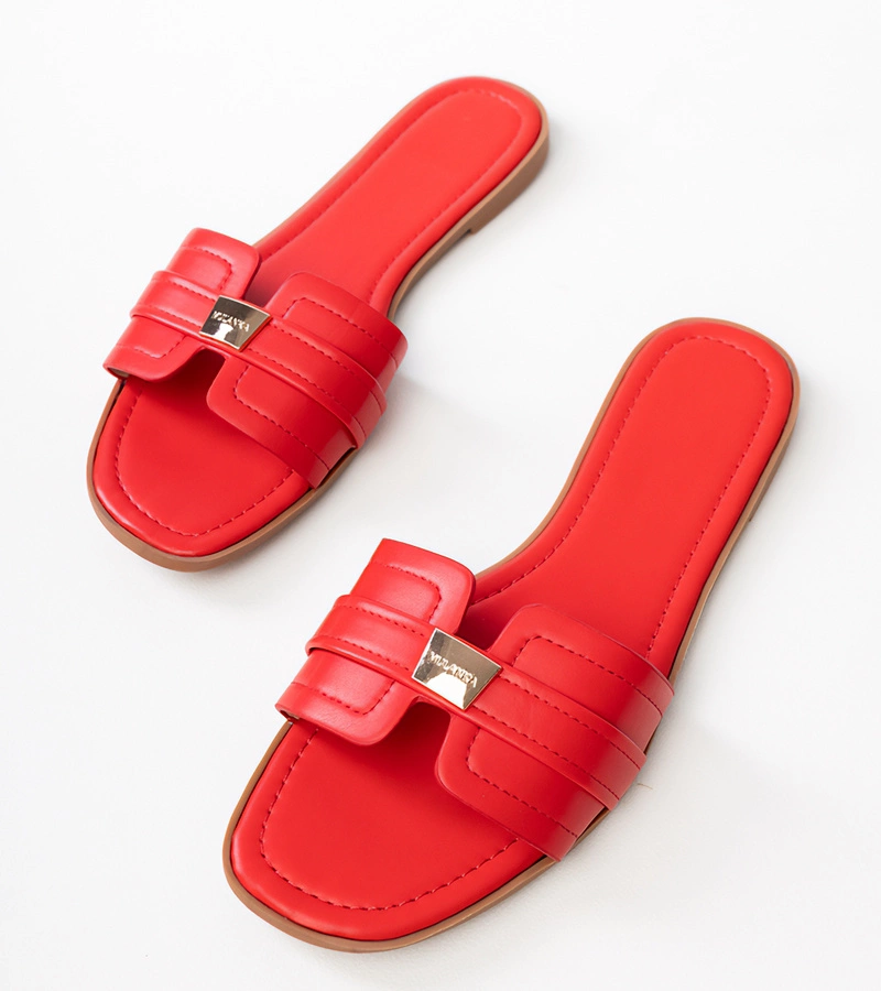 Piros női papucs díszítéssel a pánton Levendula