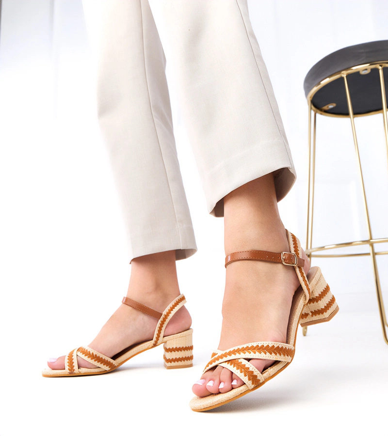 Barna bokapántos szandálok Markot