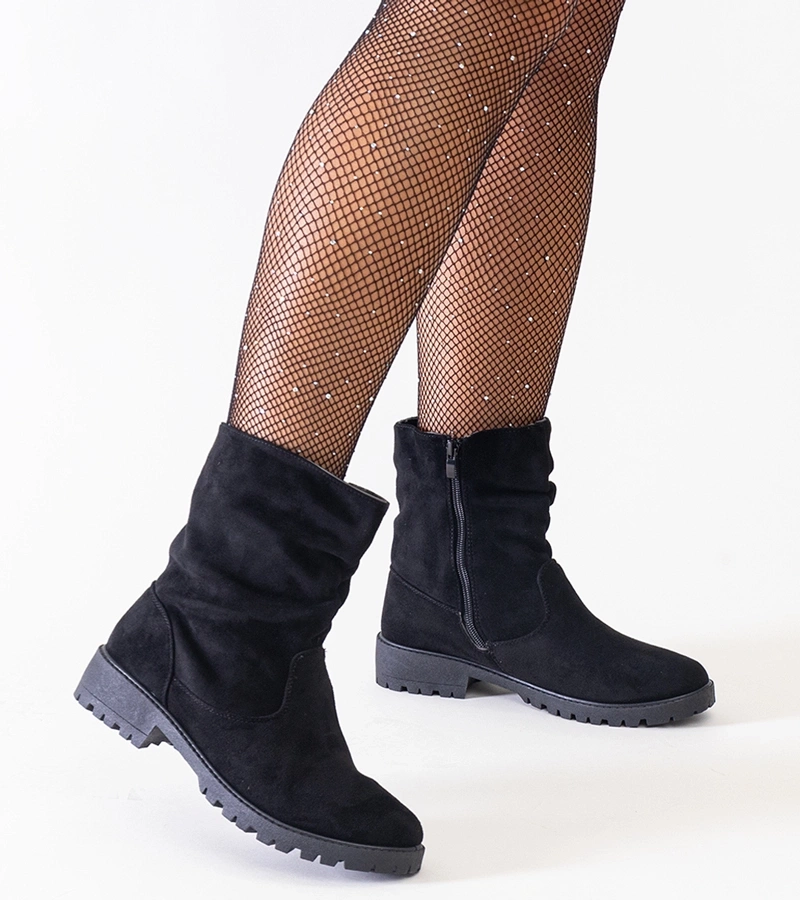 Fekete ráncos bokacsizma eko-velúrból Hinda