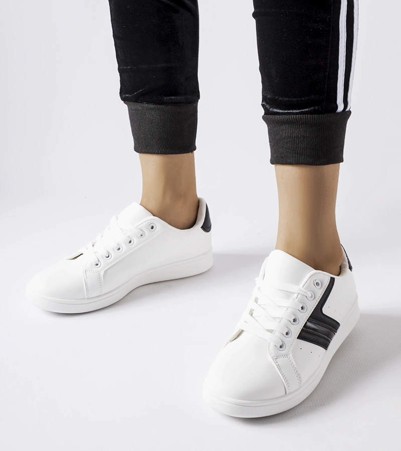 Fehér cipők fekete betétekkel Rizzo