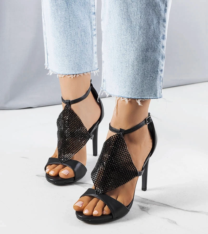 Fekete elegáns tűsarkú szandál Caleb