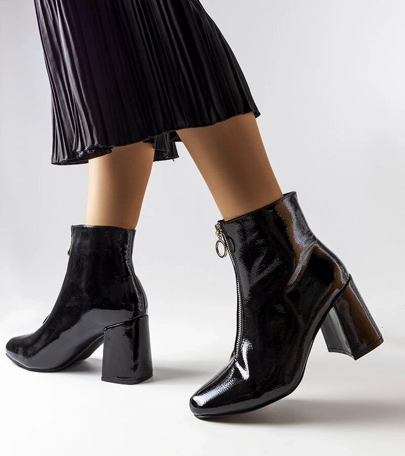 Fekete lakk csizma ezüst zárral Soutter