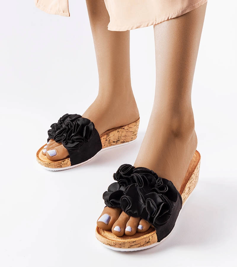 Fekete platformos szandál Estella