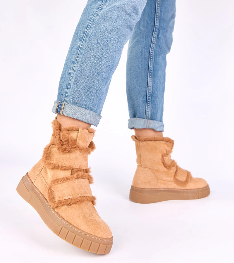 Barna, tépőzáras, szőrmés Grace bokacsizma