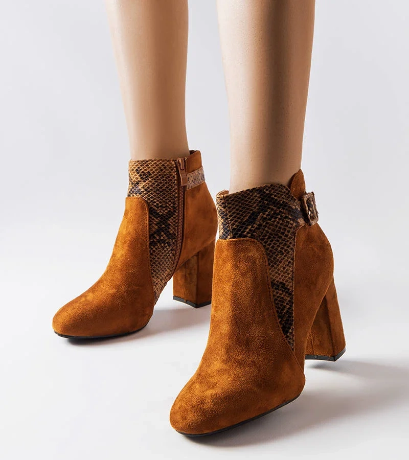 Barna csizma kígyóbőr betéttel, műszálas szarvasbőr Daamen.