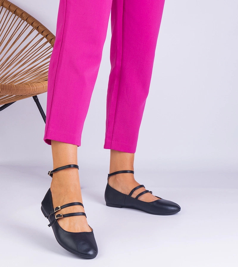 Vitoldora fekete műbőr balerinák csatokkal