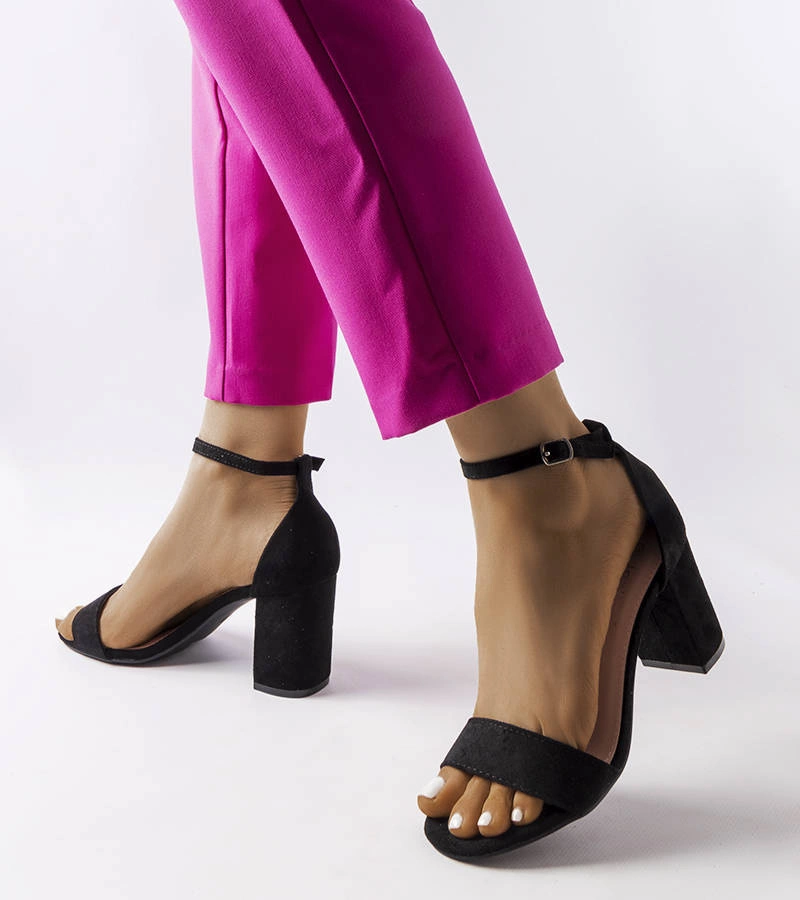 Fekete alacsony sarokkal rendelkező szandál Lourna