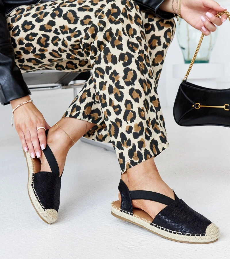 Tharna nyitott sarkú fekete espadrille