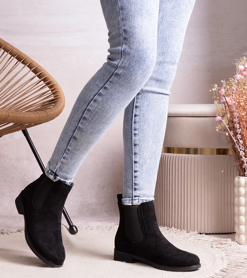 Fekete lapos sarkú csizma Szamirana