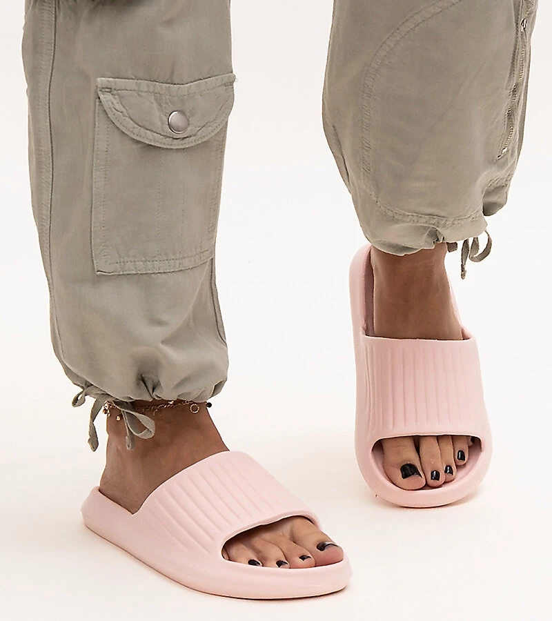 Gilly rózsaszín habos papucsai