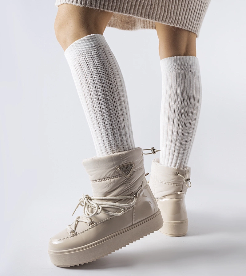 Oslavia meleg bézs hótaposó gumival