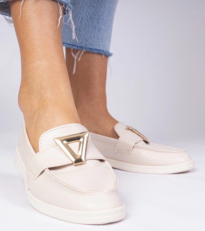 Viletta elegáns díszítésű bézs női mokaszin