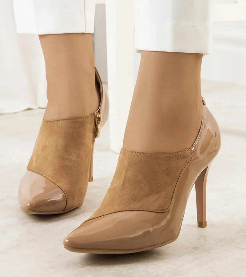 Alcanassa bézs cipők cipzárral