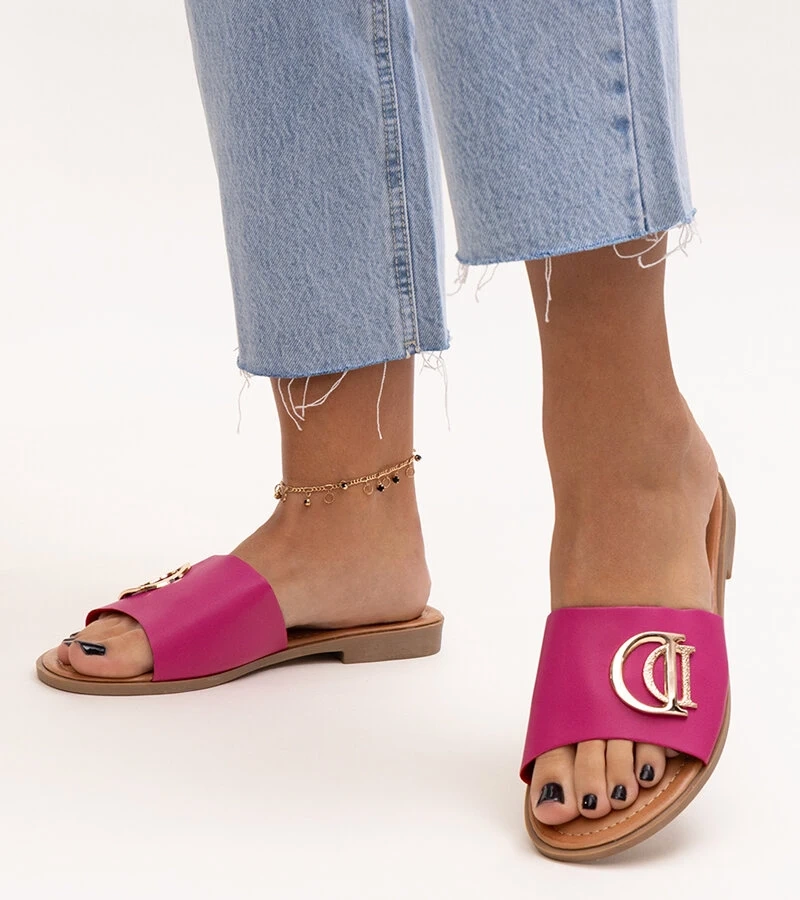 Sötétrózsaszín Almeita csatokkal ellátott papucsok