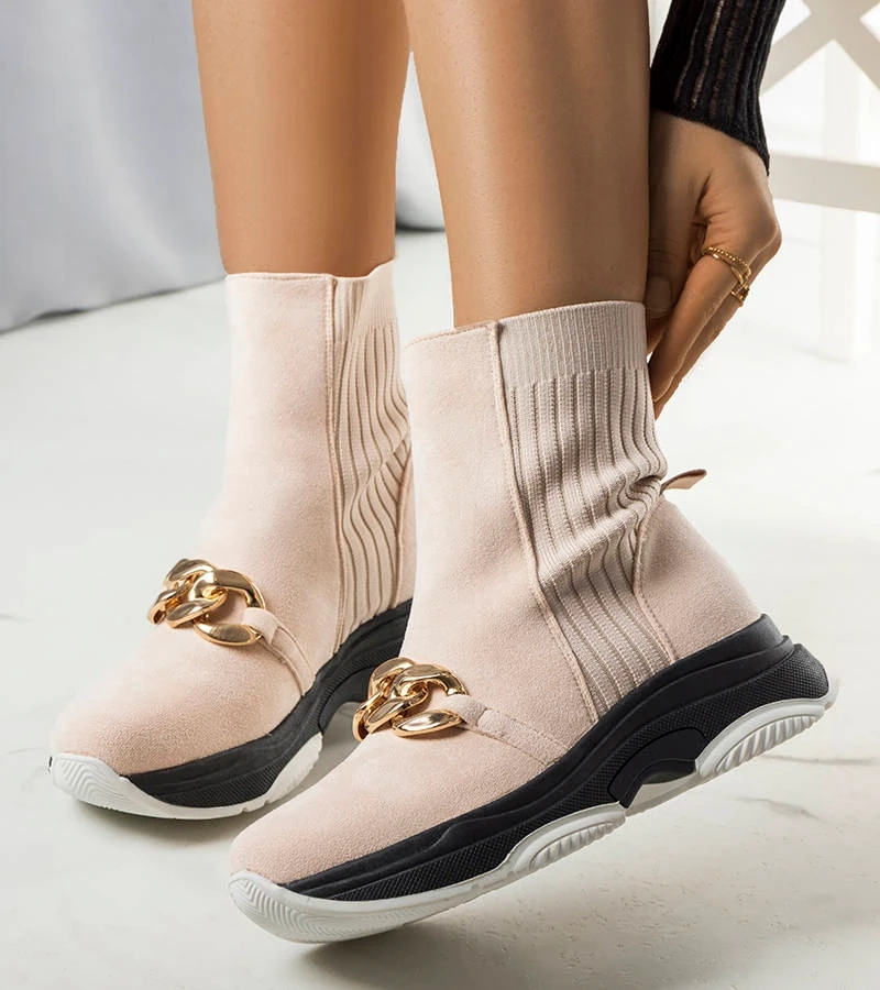 Melegített bézs bokacsizma Ulster láncos