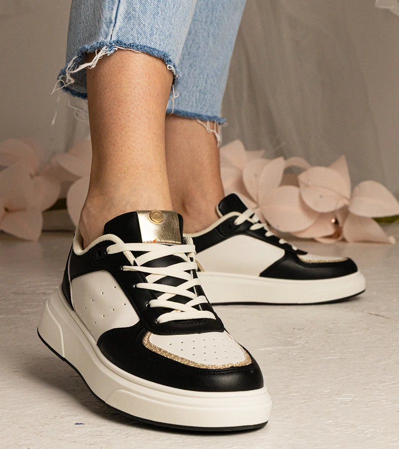 Fekete női tornacipő csillogó kiegészítővel Zorra