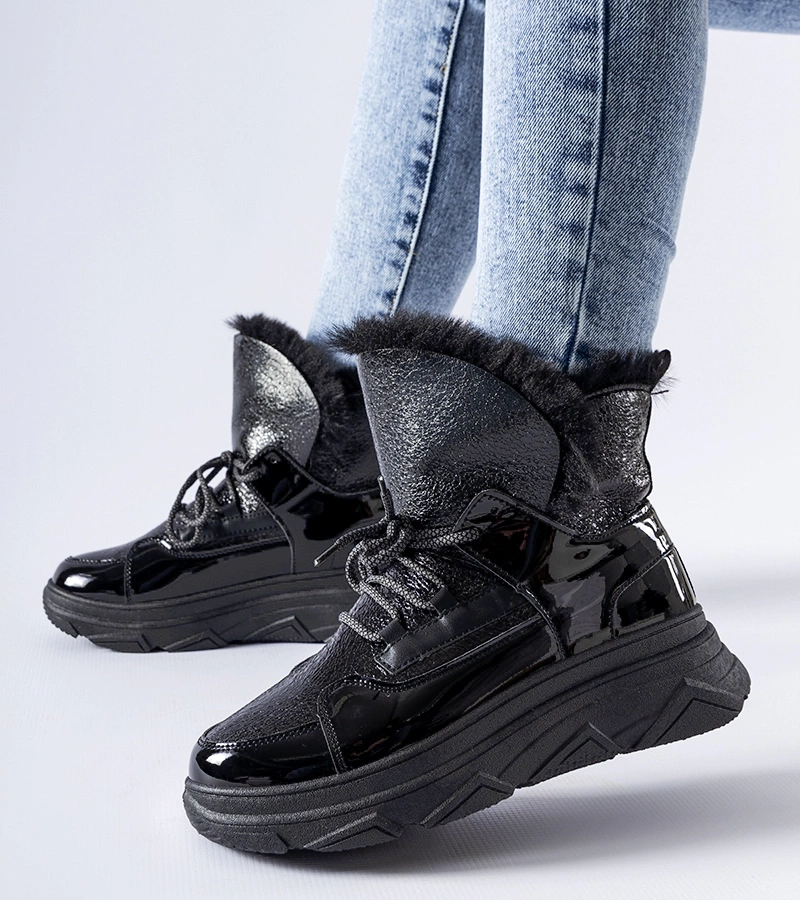 Fekete bélelt lakkos hótaposó Stringer