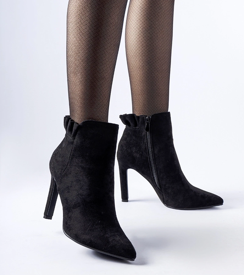 Fekete bokacsizma fodros tűsarkúval Dolcelino