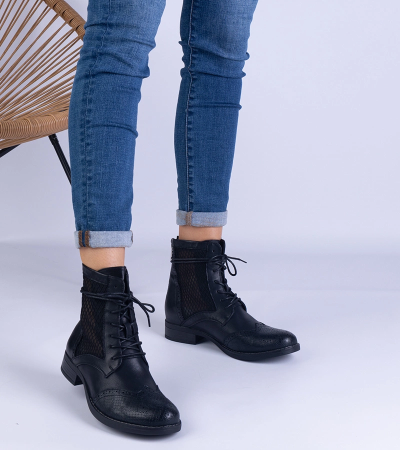 Fekete áttört lapos Reeves bokacipő