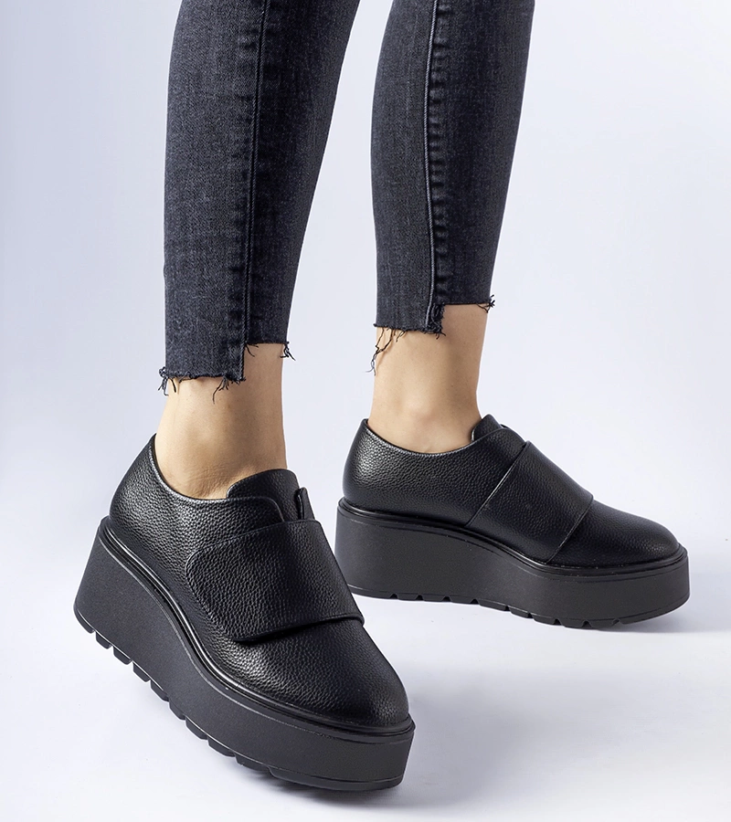 Fekete bőr talpbetéttel rendelkező félcipő Cajon