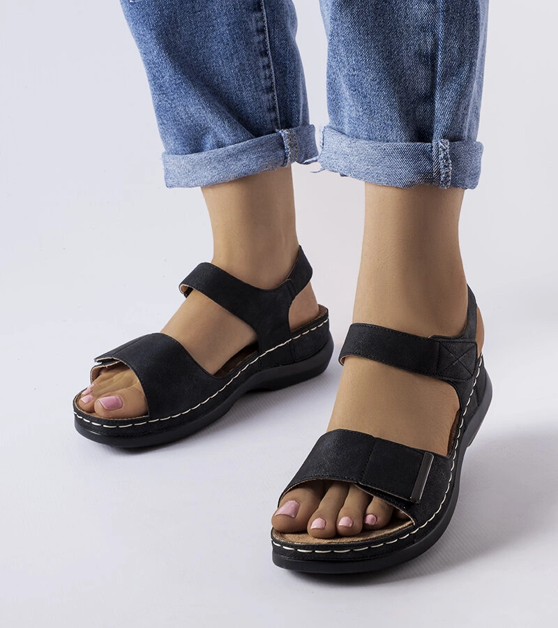 Fekete alacsony sarokkal rendelkező szandál Vallis