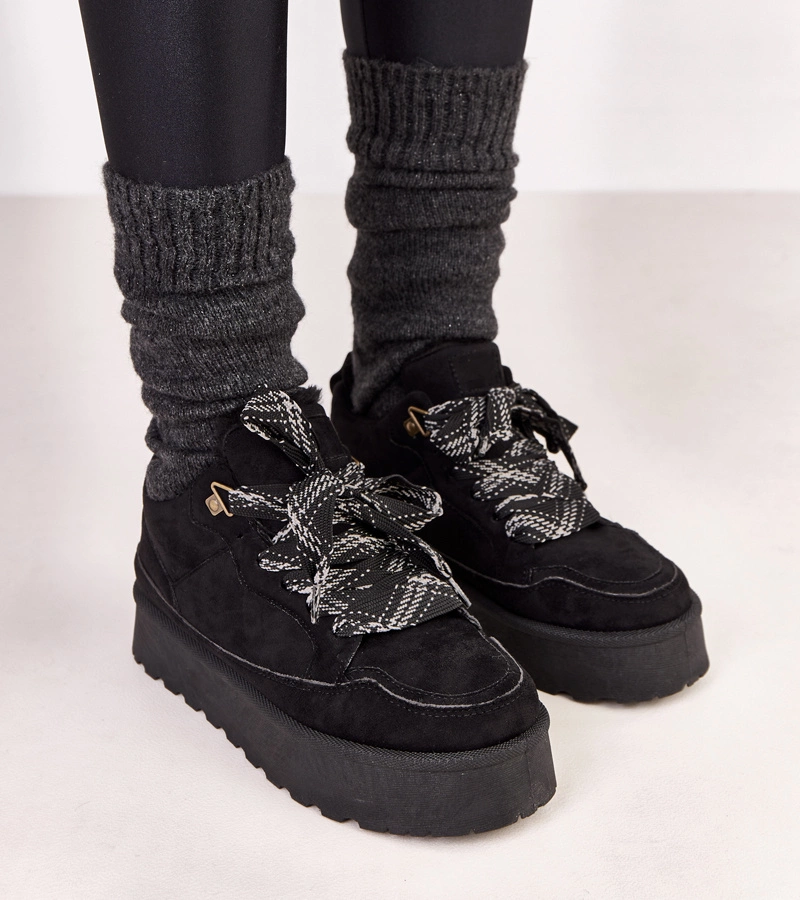 Fekete melegített tornacipők vastag fűzővel Landry