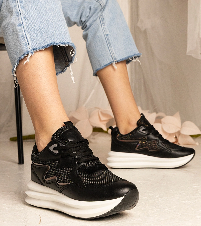 Fekete holografikus elemmel ellátott tornacipők Elaiza