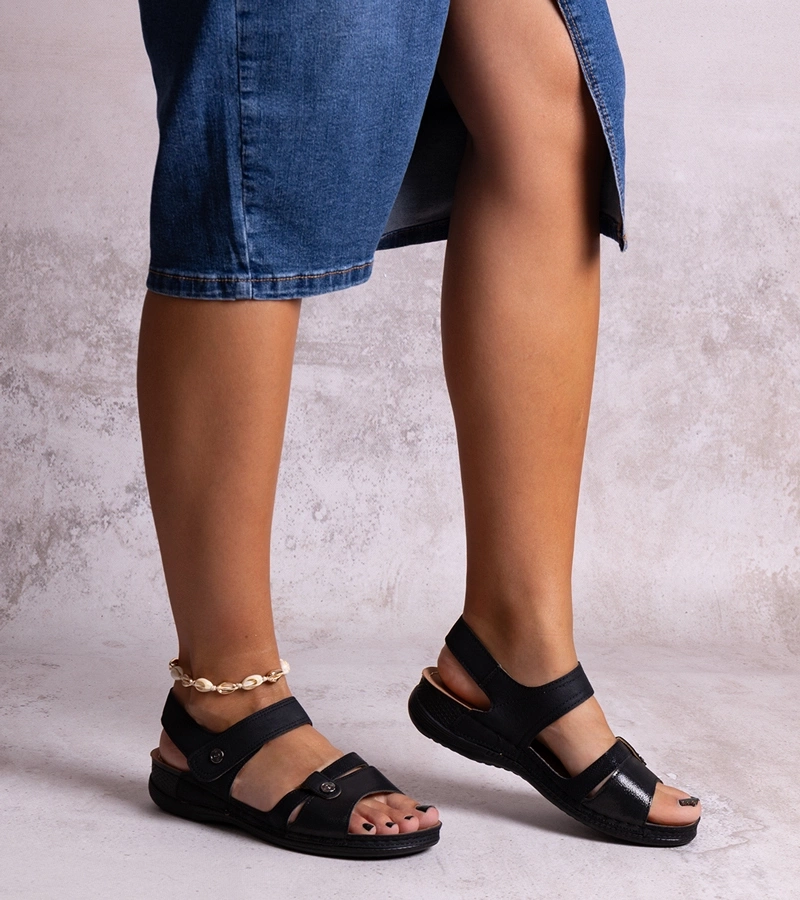 Huri platformos fekete szandálok