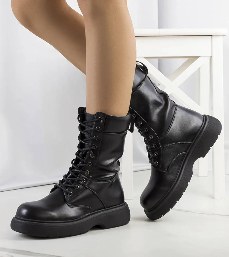 Fekete női trapperek Costel