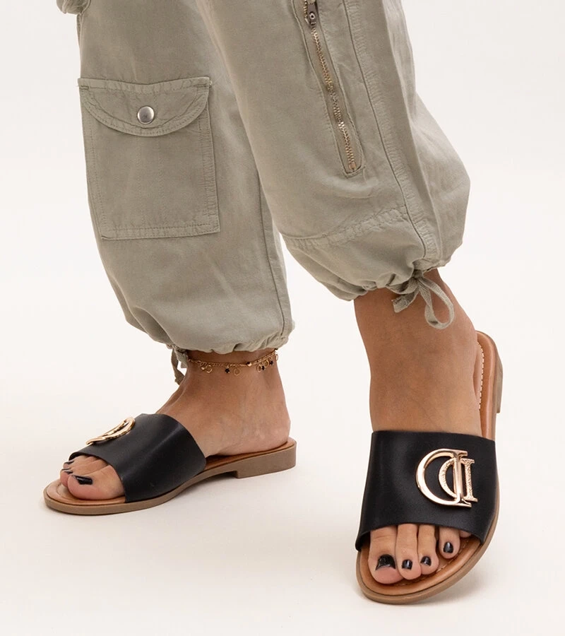 Almeita csatos fekete papucsok