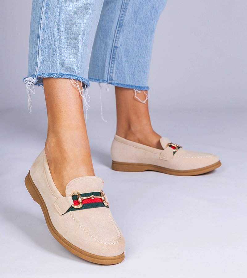 Bézs műbőr mokaszin arany díszítéssel Daliana