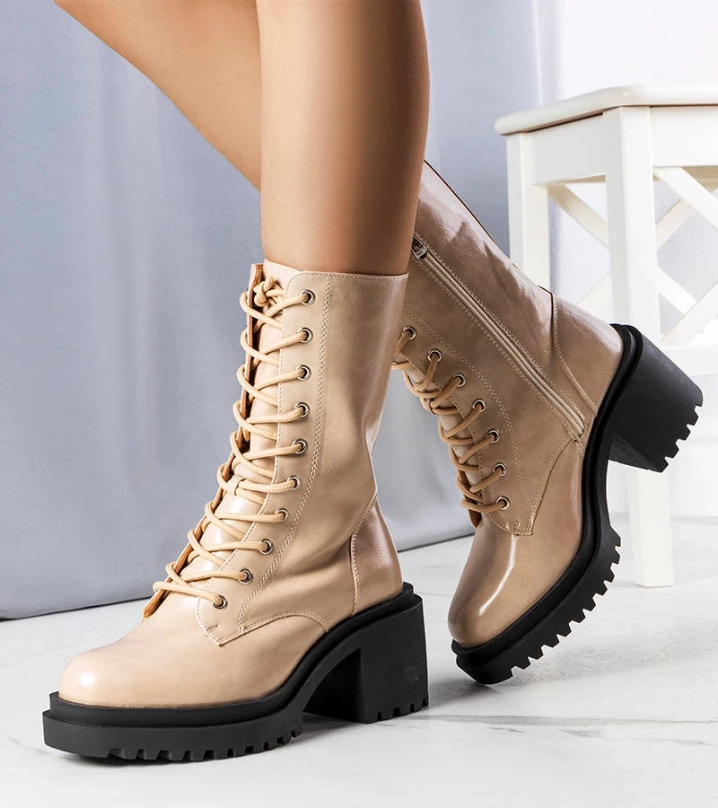 Meleg bézs bokacsizma Verno sarkúval