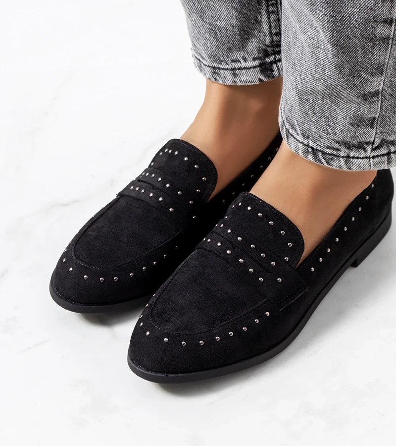 Fekete bőr cipő tüskékkel Ishana