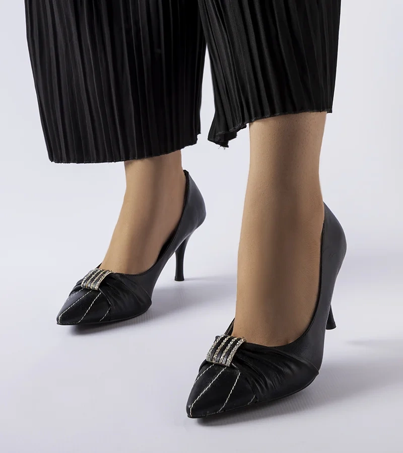 Fekete cipők cirkónia díszítéssel Fortin